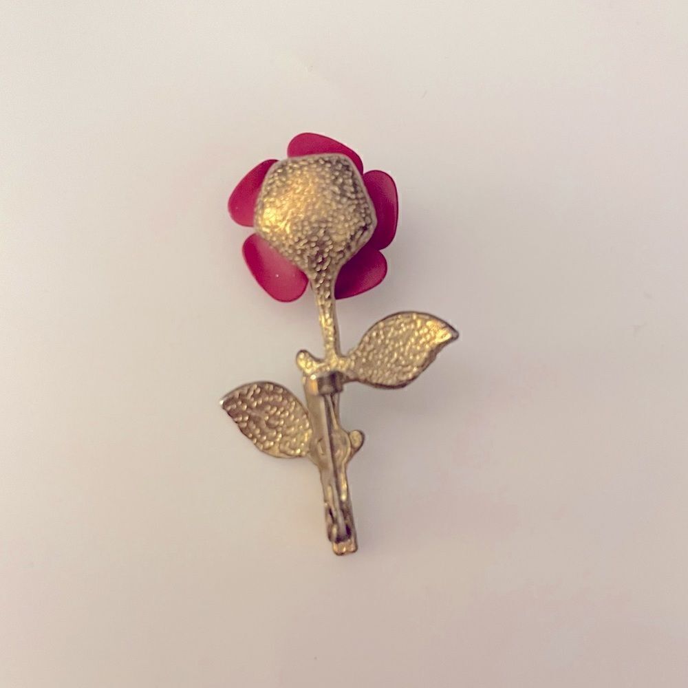 Red Rose Metal Brooch - Picture 3 of 4
